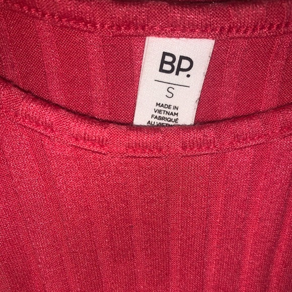 Ruffle crop top - Picture 3 of 3